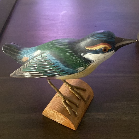Hand Carved / Hand painted Nuthatch Bird - Picture 2 of 11